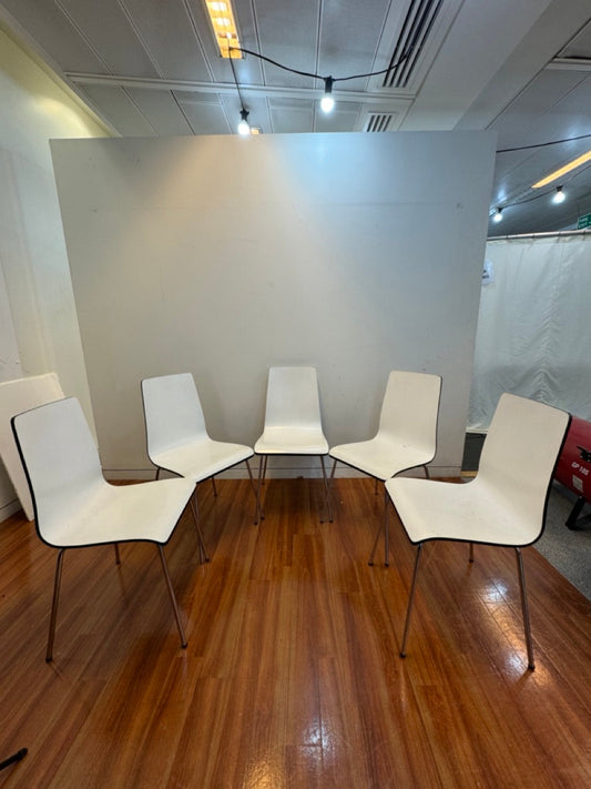 Simple modern chairs - plastic seat, metal legs - set of 5