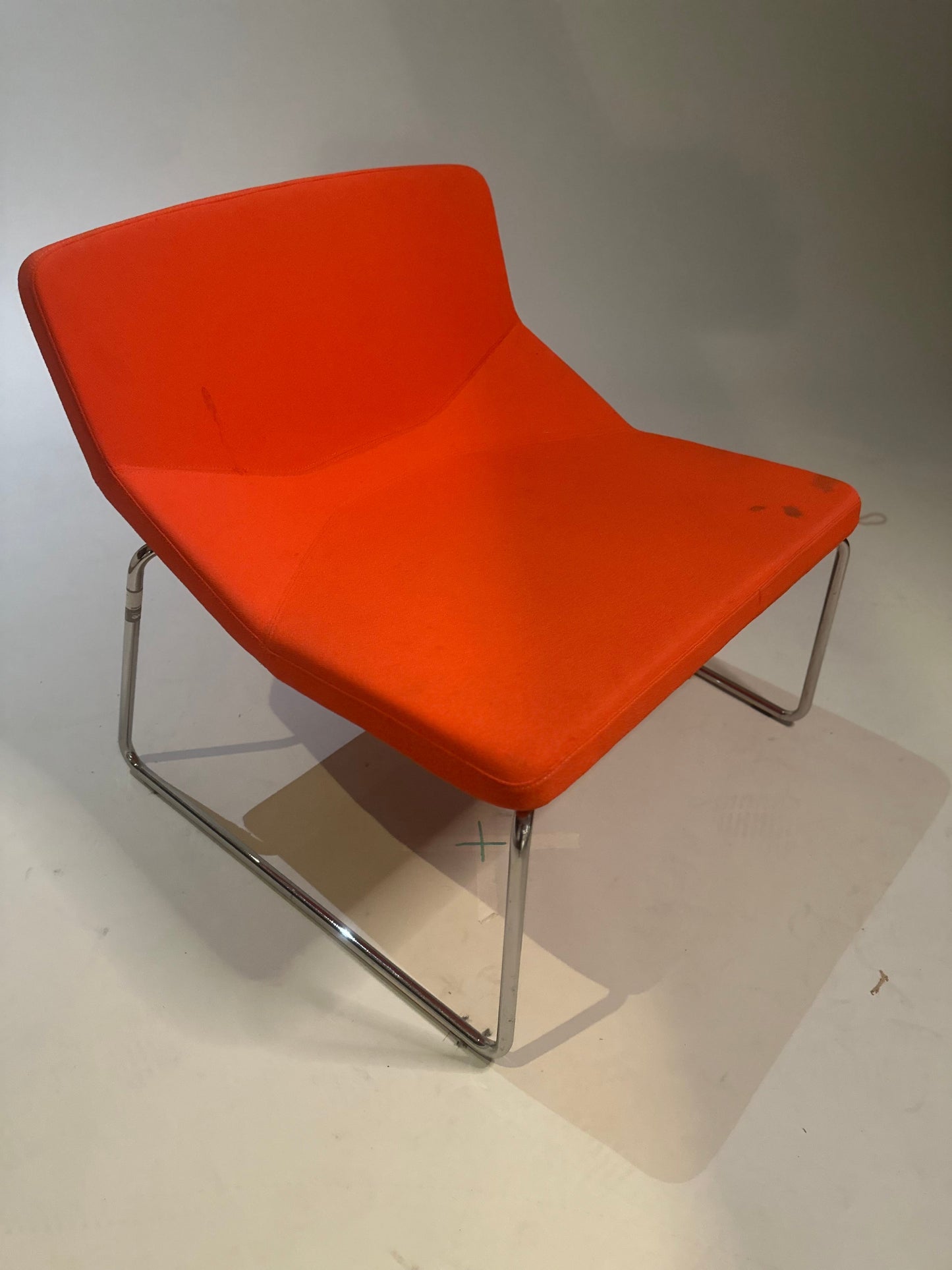 Niski Fotel Formula Sled style chair - orange