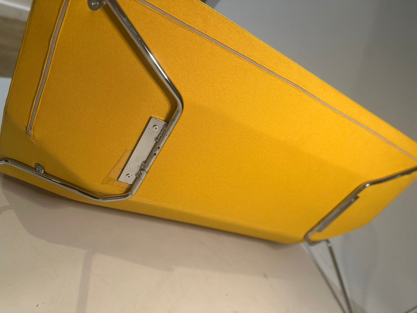 Niski Fotel Formula Sled style chair - yellow double seat