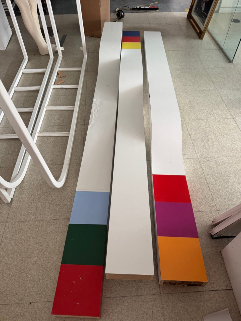 3 x Retail display wavy white panels with coloured ends