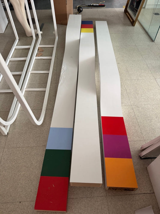 3 x Retail display wavy white panels with coloured ends