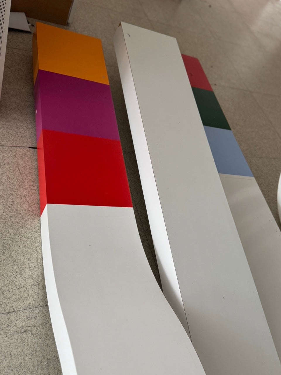 3 x Retail display wavy white panels with coloured ends