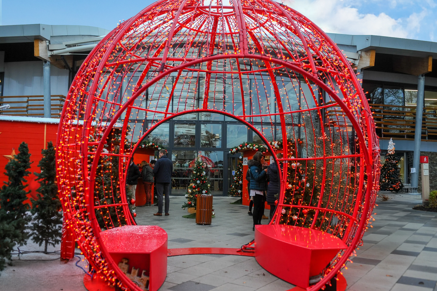 Sculptural Steel Bauble – Immersive 4m Walk-Through Installation