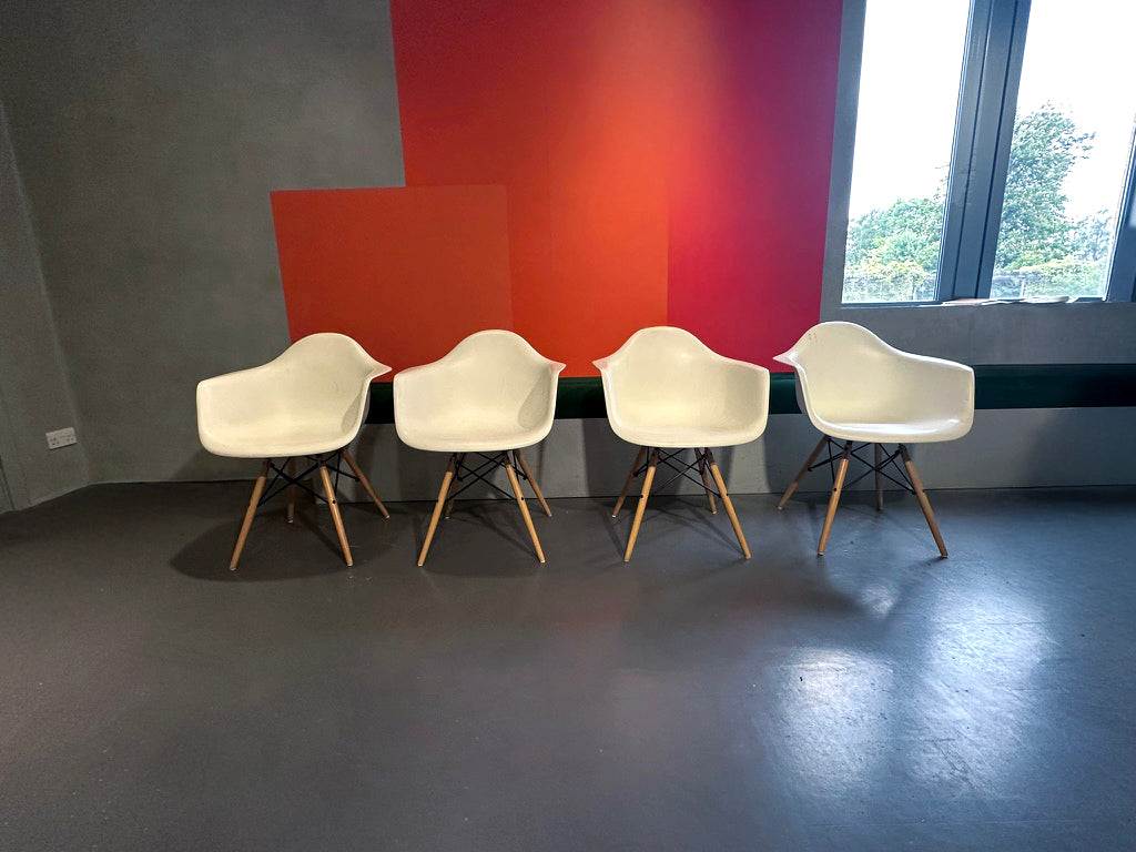 Eames Style DAW Armchair Eifell White (4)