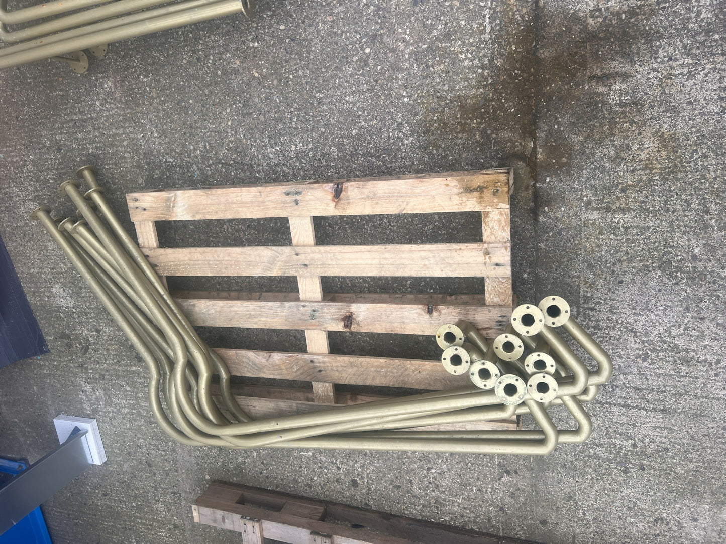 lower area handrails LH