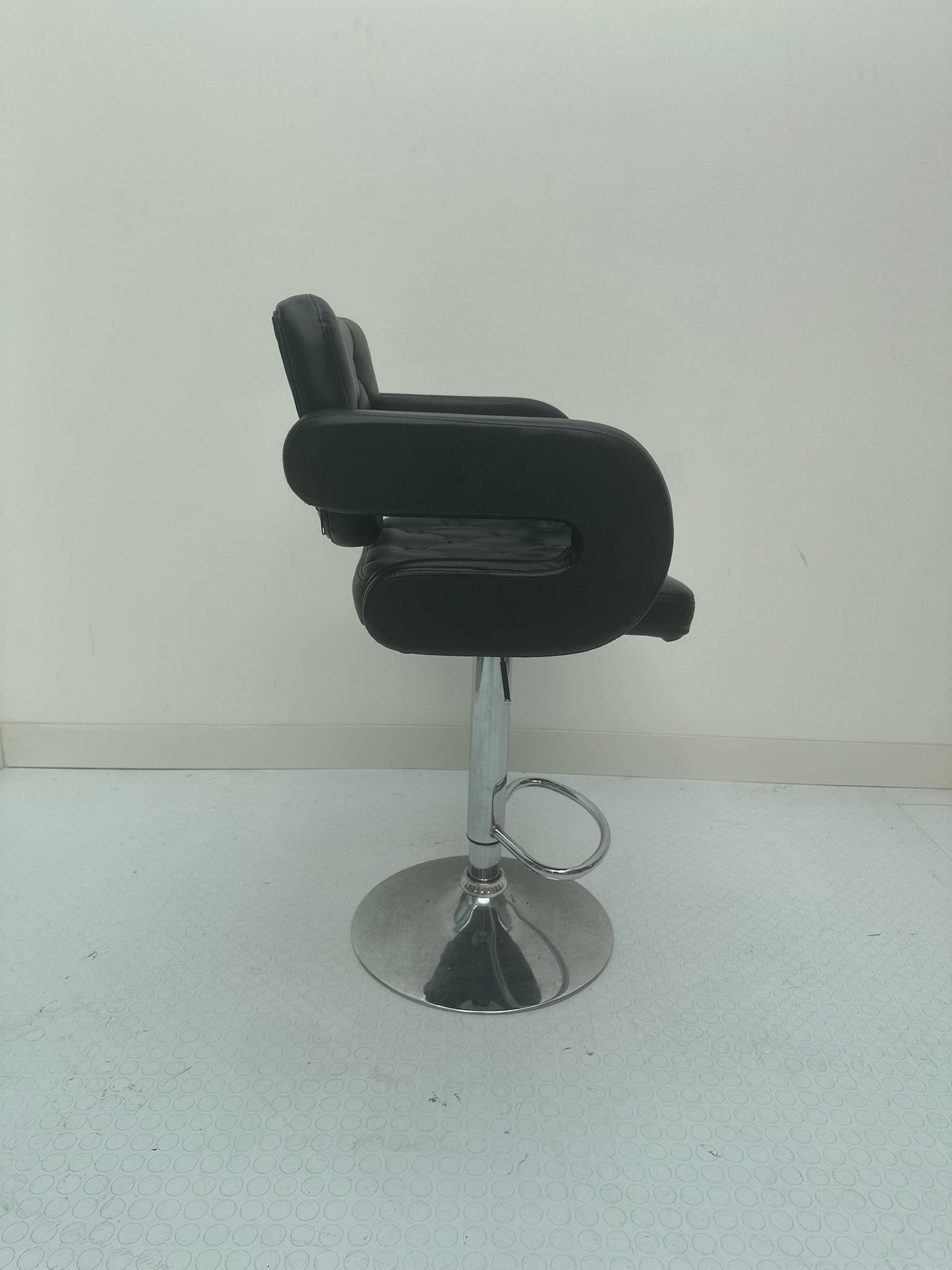 Leather tufted bar stool