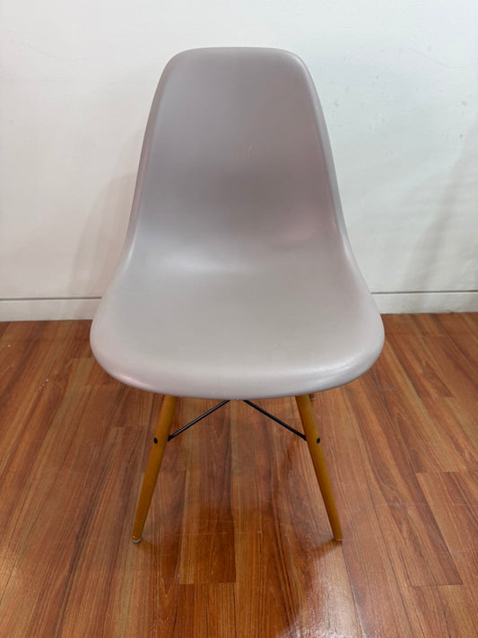 Vitra Eames DSW chair - Grey