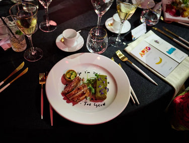 SKY ARTS | Dinner plate designed by Joe Lycett | CLEAN PLATE = DIRTY BUM